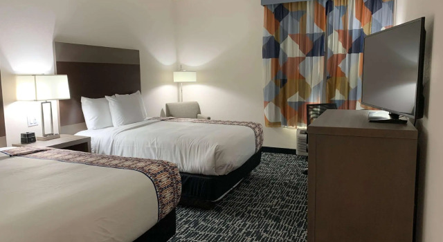 Четырёхместный номер Standard La Quinta Inn and Suites by Wyndham - Red Oak TX IH-35E