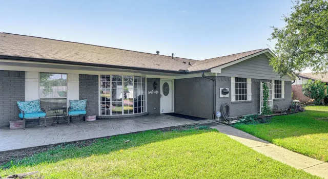 Texas Home w/ Yard: 2 Mi to Prairie Creek Park, Book Hotel Richardson Dallas - Fort Worth Metropolitan Area