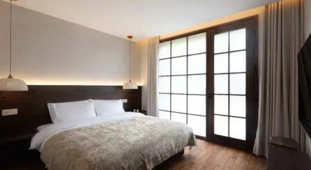 Кровать в общем номере Shanyin Yishu Boutique B&B