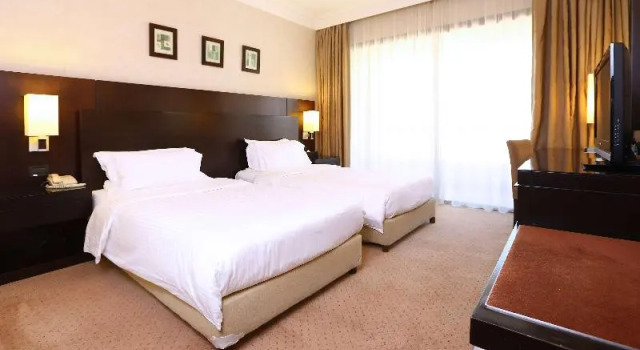 Двухместный номер Premium с балконом Ramada Plaza by Wyndham Beirut Raouche