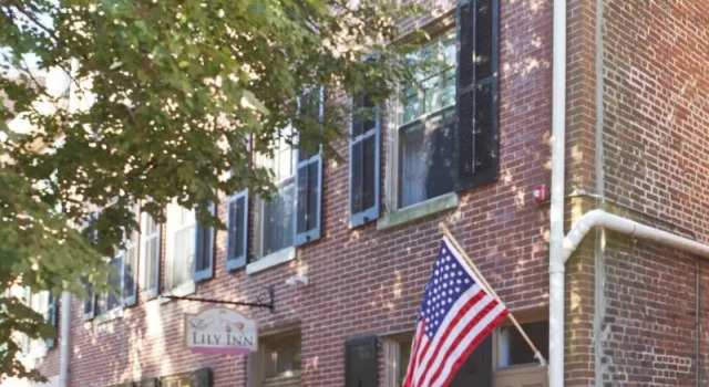 The Lily Inn - Burlington, Забронировать Отель «постель и завтрак» Берлингтон Philadelphia Metropolitan Area