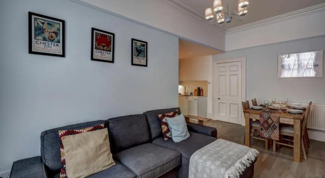 New Grade 2 Historic Flat in the Heart of Chester, Забронировать Отель Отели Честера с парковкой, Парковка