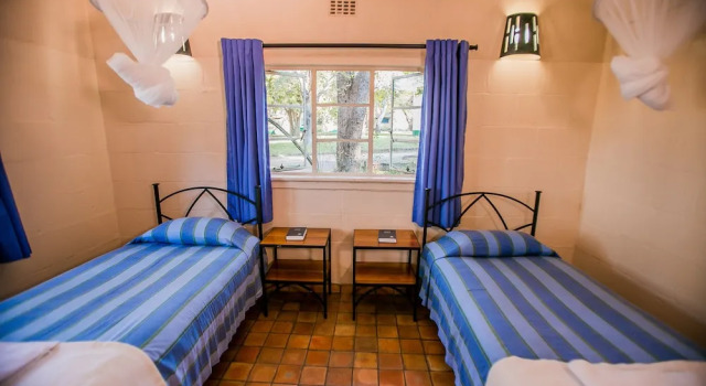 Victoria Falls Restcamp and Lodges, Prenota Hotel Victoria Falls 