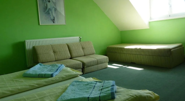 Penzion NOVA, Rezerwuj Hotel Hotele w Central Bohemia z parkingiem, Parking