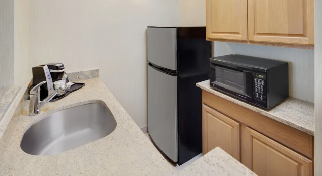 Люкс c 1 комнатой Holiday Inn Charlottesville-Univ Area by IHG