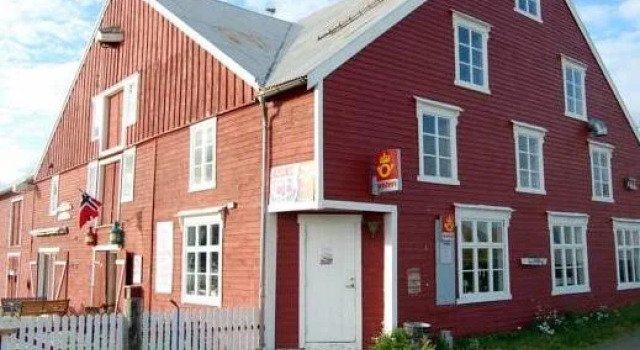 Karlsøy Brygge, Book Hotel Karlsoy Troms og Finnmark