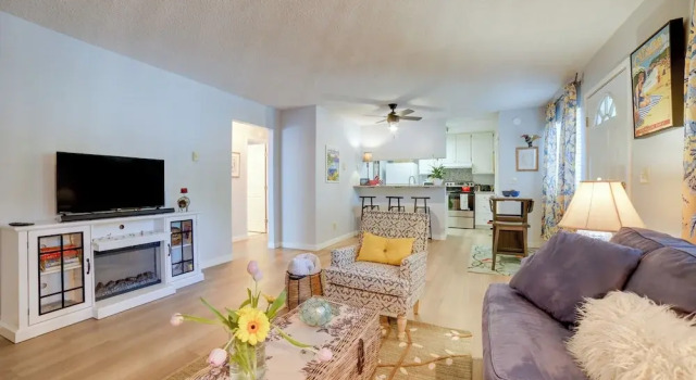 1 Mi to Reno-sparks: Family Retreat w/ Fireplace!
