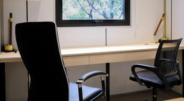 Номер Royal Metrolux City Contemporary Hotel