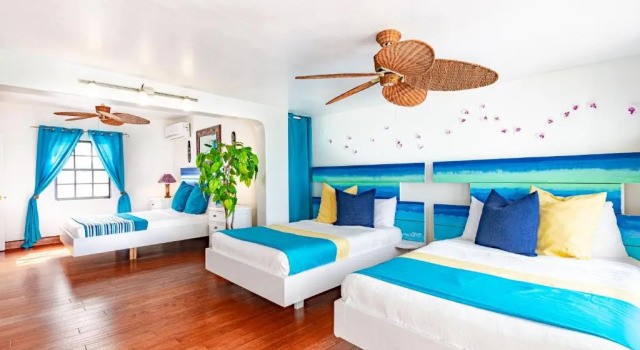 Caprice 14 - Oceanfront Villa - Gated Community with Pool, Prenota Villa Cottage a Nassau, Cottage
