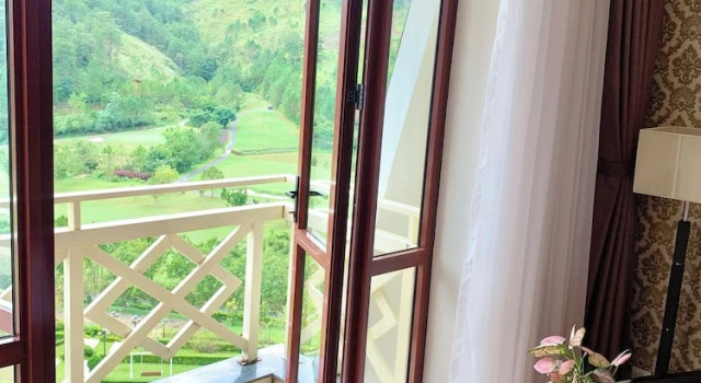 Двухместный номер Deluxe с балконом и с видом на поле для гольфа Swiss-Belresort Tuyen Lam