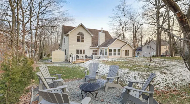 Коттедж Beach & Lake Access: Family Poconos Home w/ Deck
