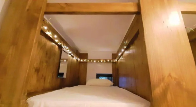 Кровать в общем номере WTF My House