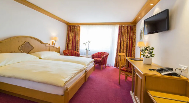 Двухместный номер Deluxe с балконом и с видом на горы Hotel Excelsior