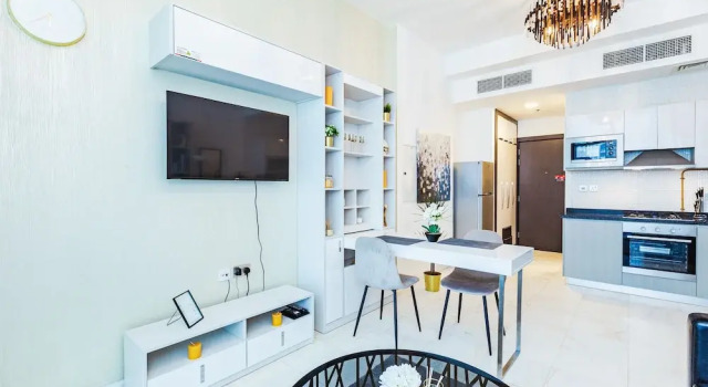 Студия Deluxe Waves - Chic Studio With Balcony Overlooking City Views