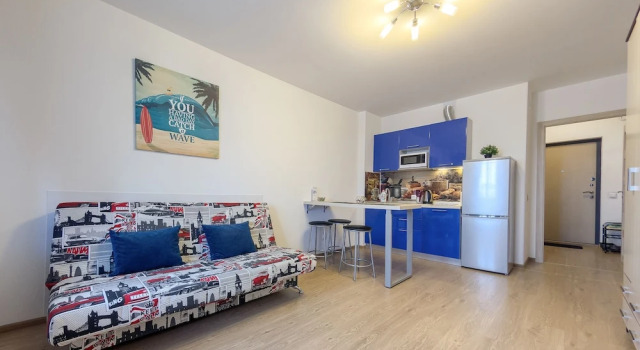 Apartments on Energetikov 9 1-7, Забронировать Апартаменты/квартира Отели Санкт-Петербурга с парковкой, рядом с Ладожская, Парковка