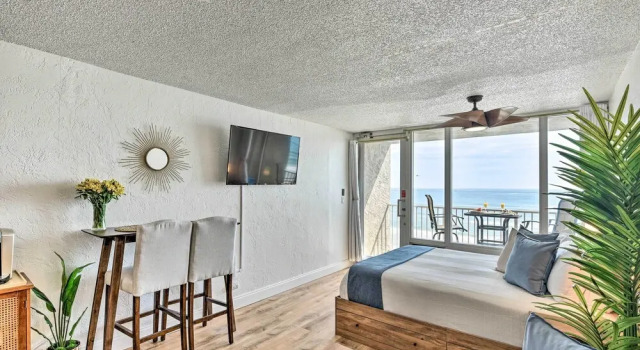 Oceanfront, Fourth-floor Condo on Daytona Beach!, Забронировать Апартаменты/квартира Дейтона-Бич Daytona Beach Area, рядом с Церковь для автомобилей в Дейтона-Биче