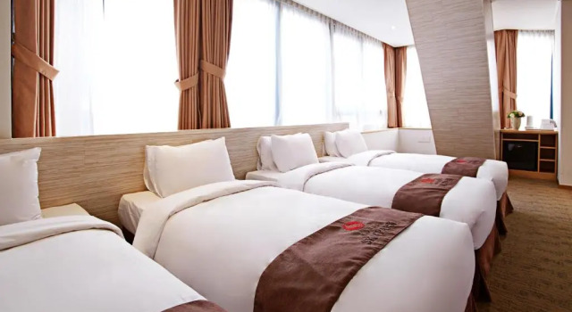 Четырёхместный номер Standard окно не гарантировано Hotel Skypark Myeongdong 2