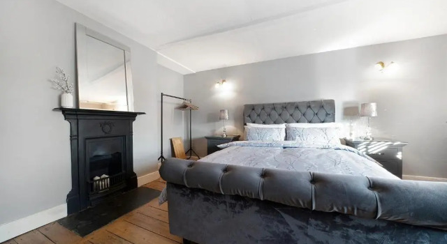 Private Room with En-suite, City Centre With Free On Site Parking, Забронировать Отель Херефорд Херефордшир, рядом с St. Francis Xaviers Church