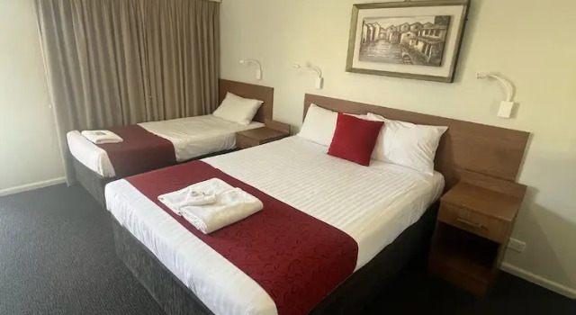 Кровать в общем номере Gundagai Gabriel Motor Inn