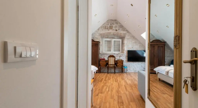 Residence Providenca, Varaa Hostelli Hotellit Split-Dalmatia pysäköinnillä, Pysäköinti