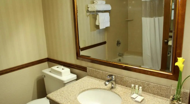 Номер Standard University Square Hotel
