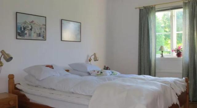 Lundås Gård, Varaa Hotelli  