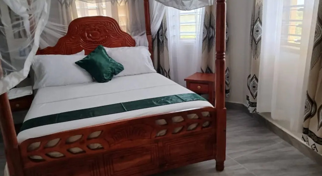 Greenfield Villa D- Diani, Varaa Villa Hotellit Coast Region uima-altaalla, Uima-allas