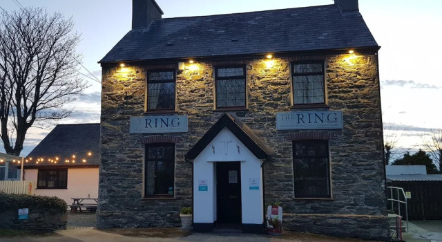 Campsite - The Ring Pub Glamping Pods, Boek Camping Rhosgoch Glamorgan