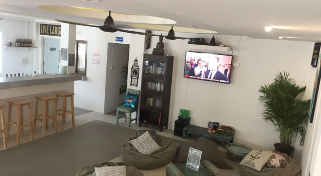 Castaway Guesthouse Hostel and Bar