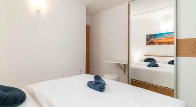Lux 3 - Heated Pool - A5, Buchen Sie Hotel Hotels in Gespanschaft Split-Dalmatien mit Pool, Schwimmbad