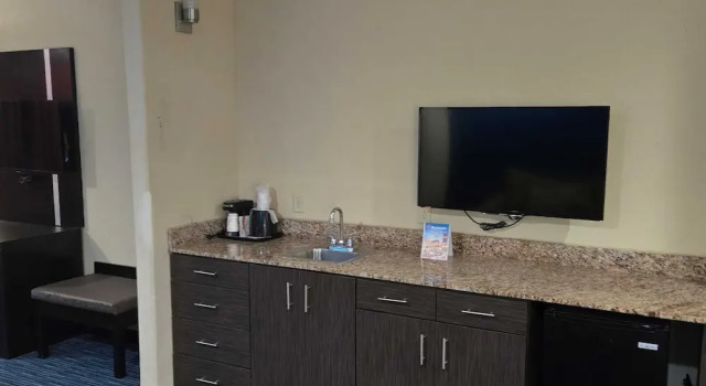 Люкс Economy Karnes City Lodge