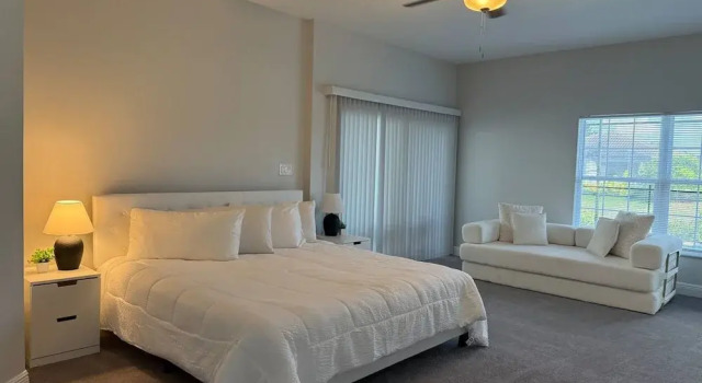30 min Legoland Spacious Home, Забронировать Дом для отпуска Отели Lakeland - Winter Haven с парковкой, Парковка