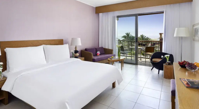 Двухместный номер Superior с видом на море Mövenpick Resort & Spa Tala Bay Aqaba