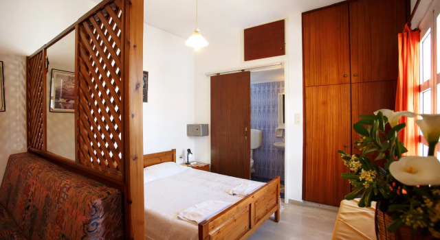 Albatross Studios & Apartments