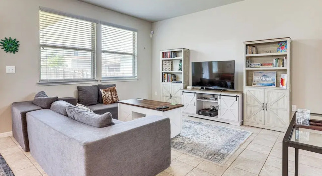Коттедж Family Home w/ Pool Access: 5 Mi to Downtown Buda!