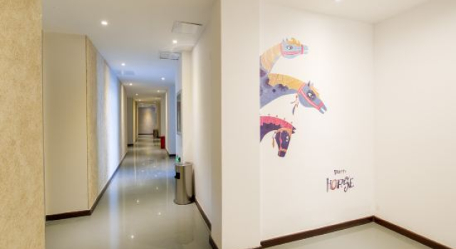 Montmartre Town, Book Hotel Chengde Hebei