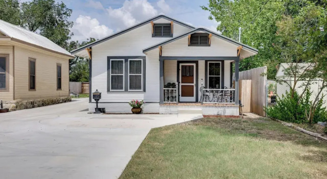 Коттедж 1 Mi to Landa Park: New Braunfels Home w/ Patio!