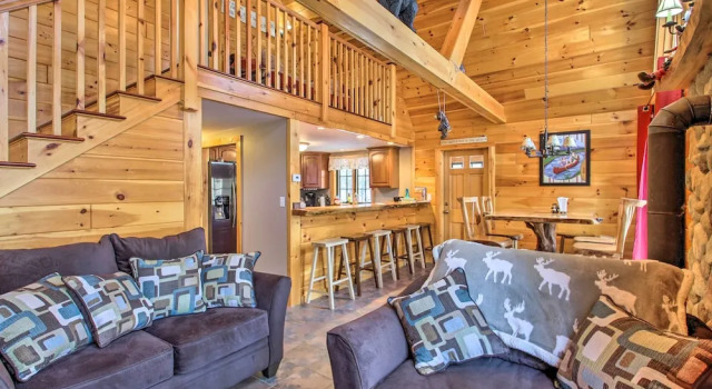 Коттедж Secluded Conway Home w/ Theater Room & Hot Tub!