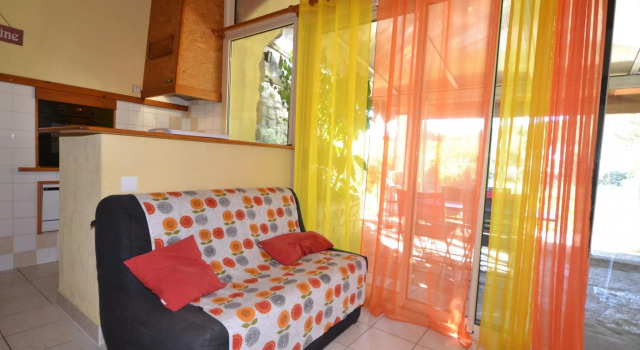 Amazing apartment in Lanas with large garden