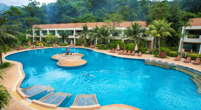 Hotel and Beach Bungalow at Lanta Resort