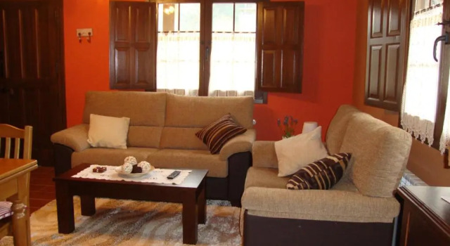 Apartamentos Rurales Posada de las Hoces, Prenota Appartamento Bustiello de Paredes Asturie