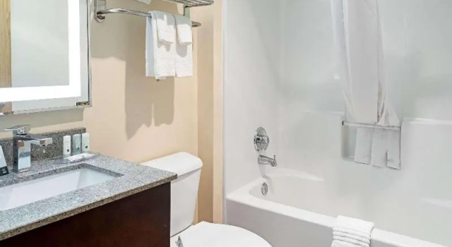 Люкс Quality Inn & Suites Robbinsville