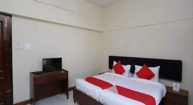 OYO 15791 Flagship Hotel Executive Hazratganj