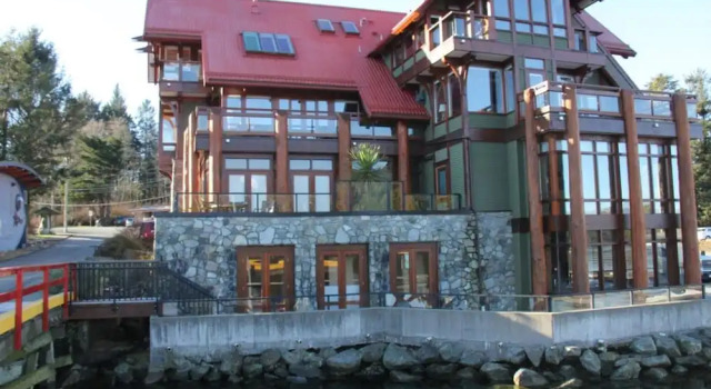 Whiskey Landing Lodge, Забронировать Отель Отели Уклуэлет 4 звезды, рядом с Huu-Mees-Ma-As Native Art Gallery, 4*