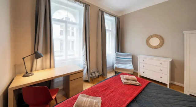 1 Bed Flat - Sleeps 5 - Parking - Wifi, Забронировать Отель Отели Праги с парковкой, рядом с Театр Svanda, Парковка