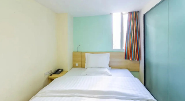 7Days Inn Chain Hotel (Guangzhou Beijing Road Gongyuanqian Subway Station)