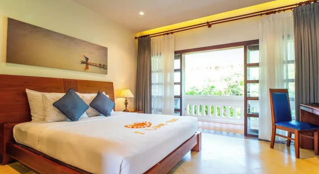 Двухместный номер Premier с балконом и с видом на сад Allezboo Beach Resort & Spa