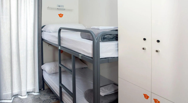 Кровать в общем номере Meeting Point Hostels