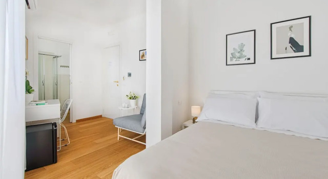 Standard- dobbelt værelse med altan med byudsigt LuxAttico b&b