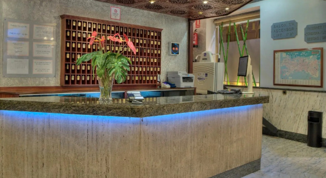 Hostal Atenas, Varaa Hostelli Granadan keskusta 